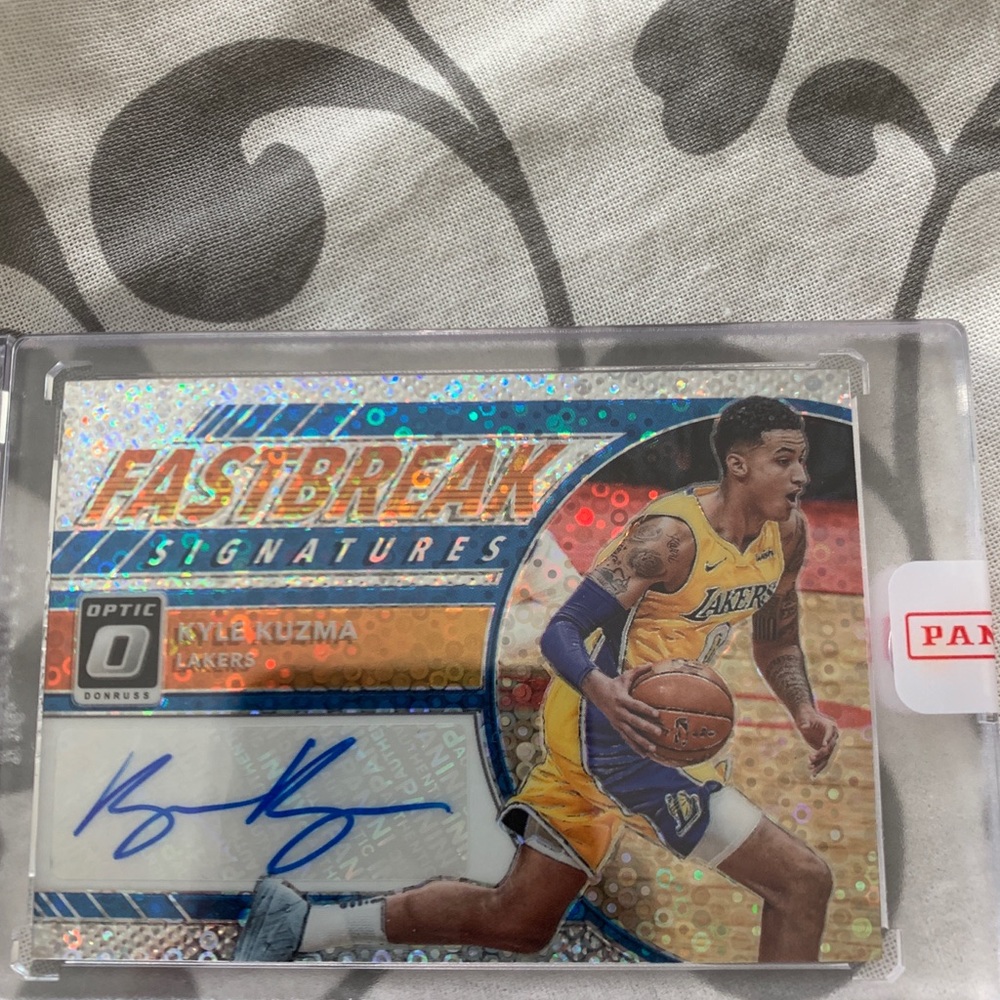 Kyle Kuzma autographs rookie card